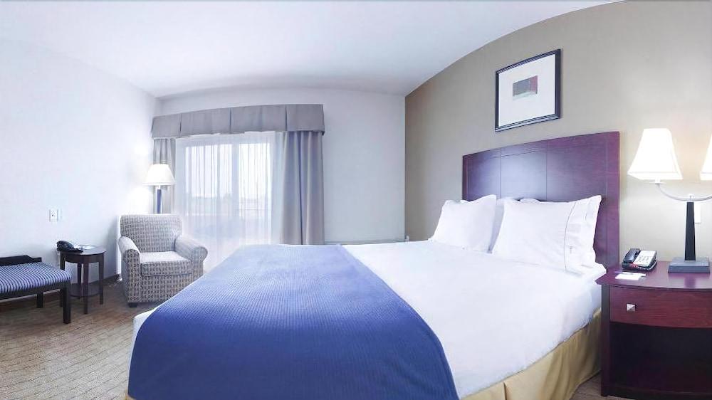 Holiday Inn Express Hotel & Suites Antigo By Ihg Exteriör bild
