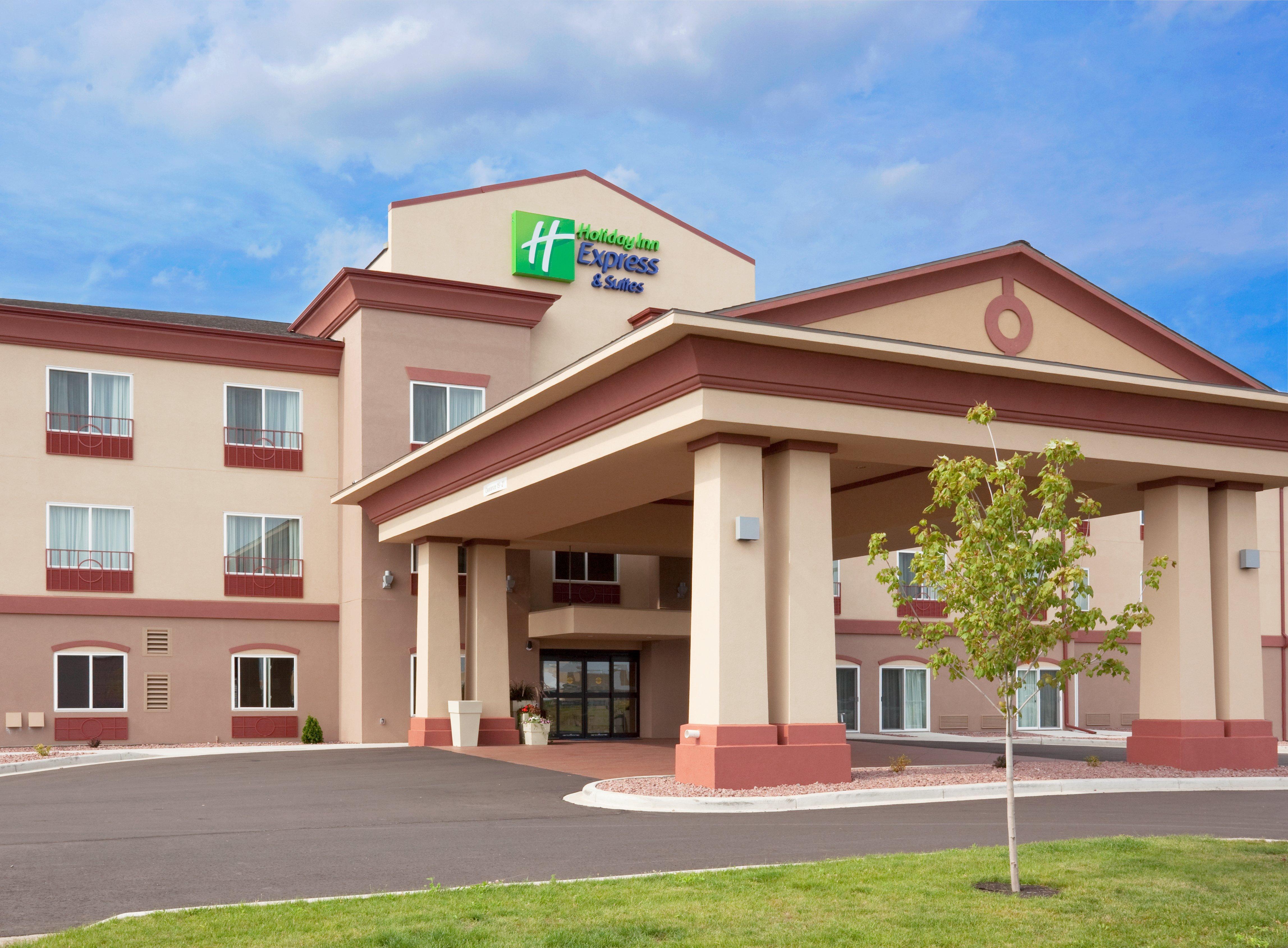 Holiday Inn Express Hotel & Suites Antigo By Ihg Exteriör bild