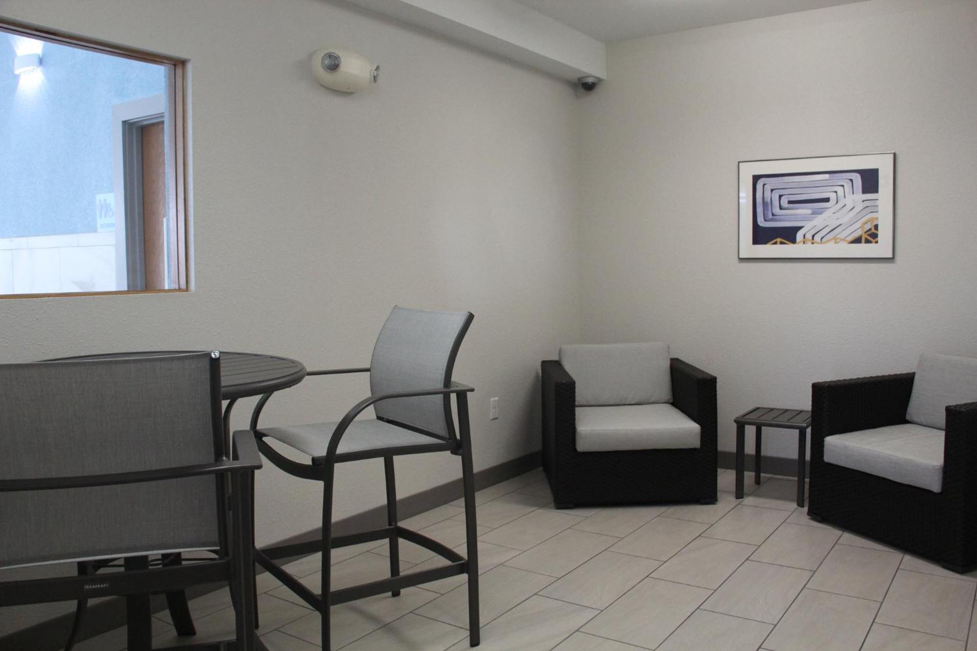 Holiday Inn Express Hotel & Suites Antigo By Ihg Exteriör bild