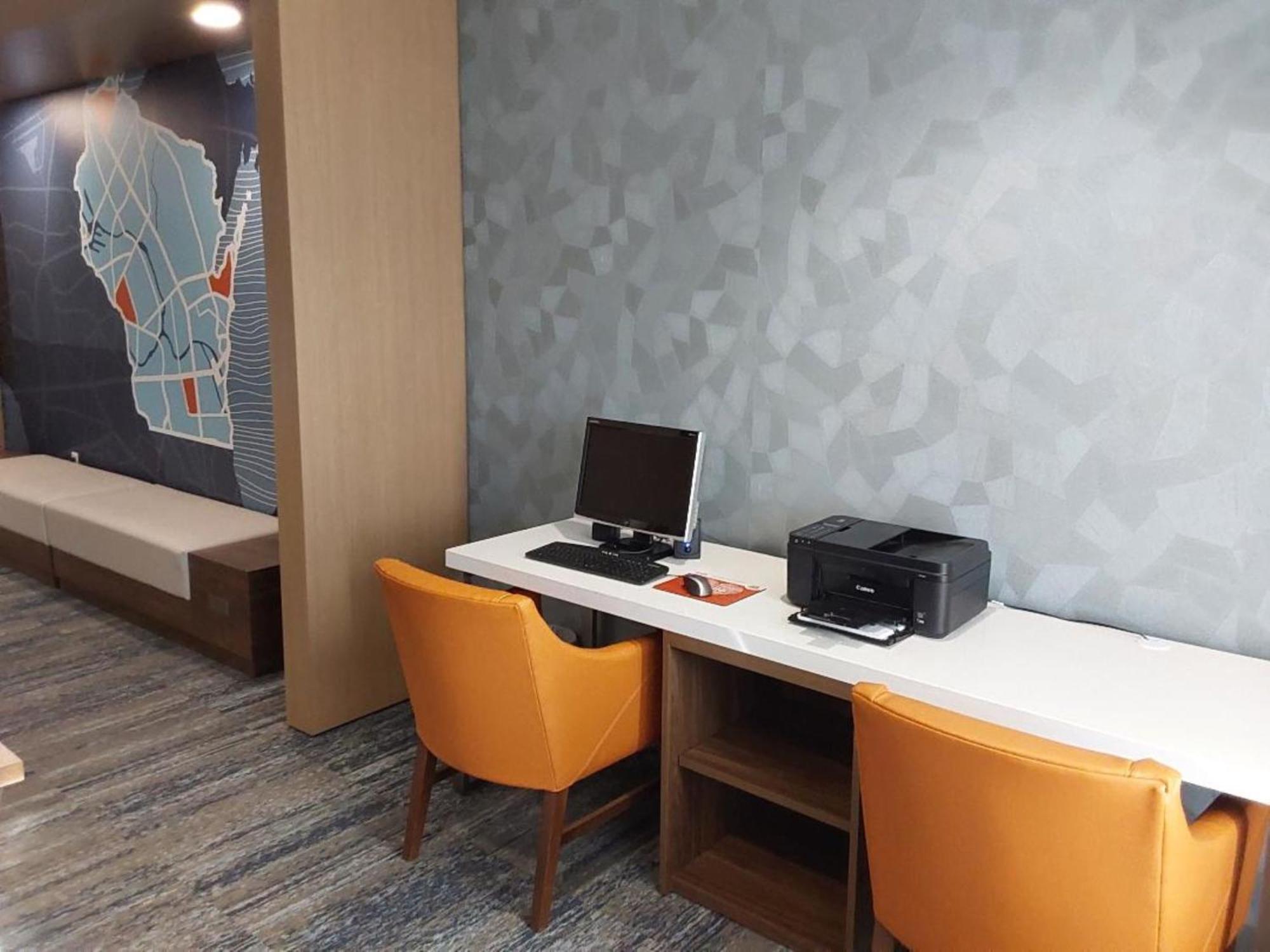 Holiday Inn Express Hotel & Suites Antigo By Ihg Exteriör bild