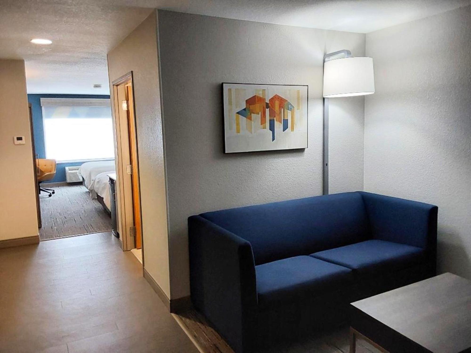 Holiday Inn Express Hotel & Suites Antigo By Ihg Exteriör bild