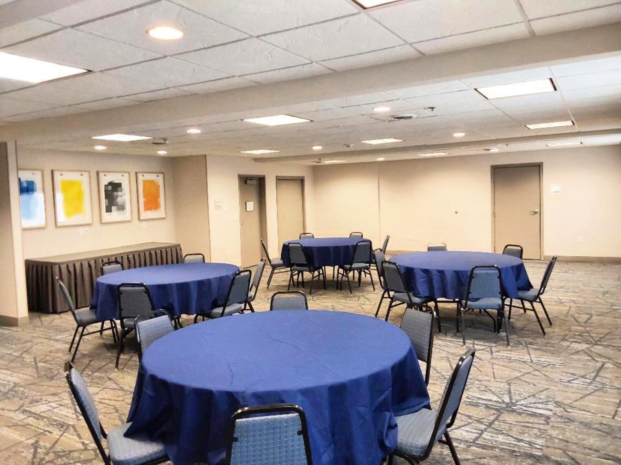 Holiday Inn Express Hotel & Suites Antigo By Ihg Exteriör bild