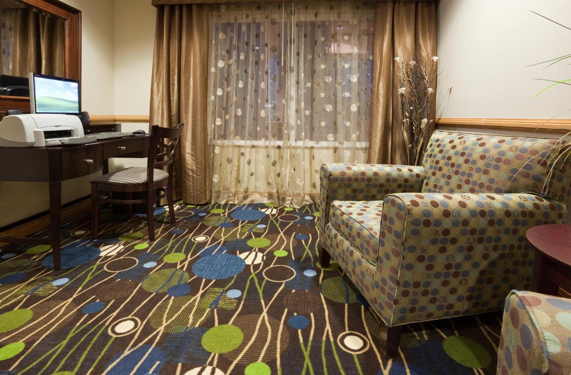 Holiday Inn Express Hotel & Suites Antigo By Ihg Exteriör bild