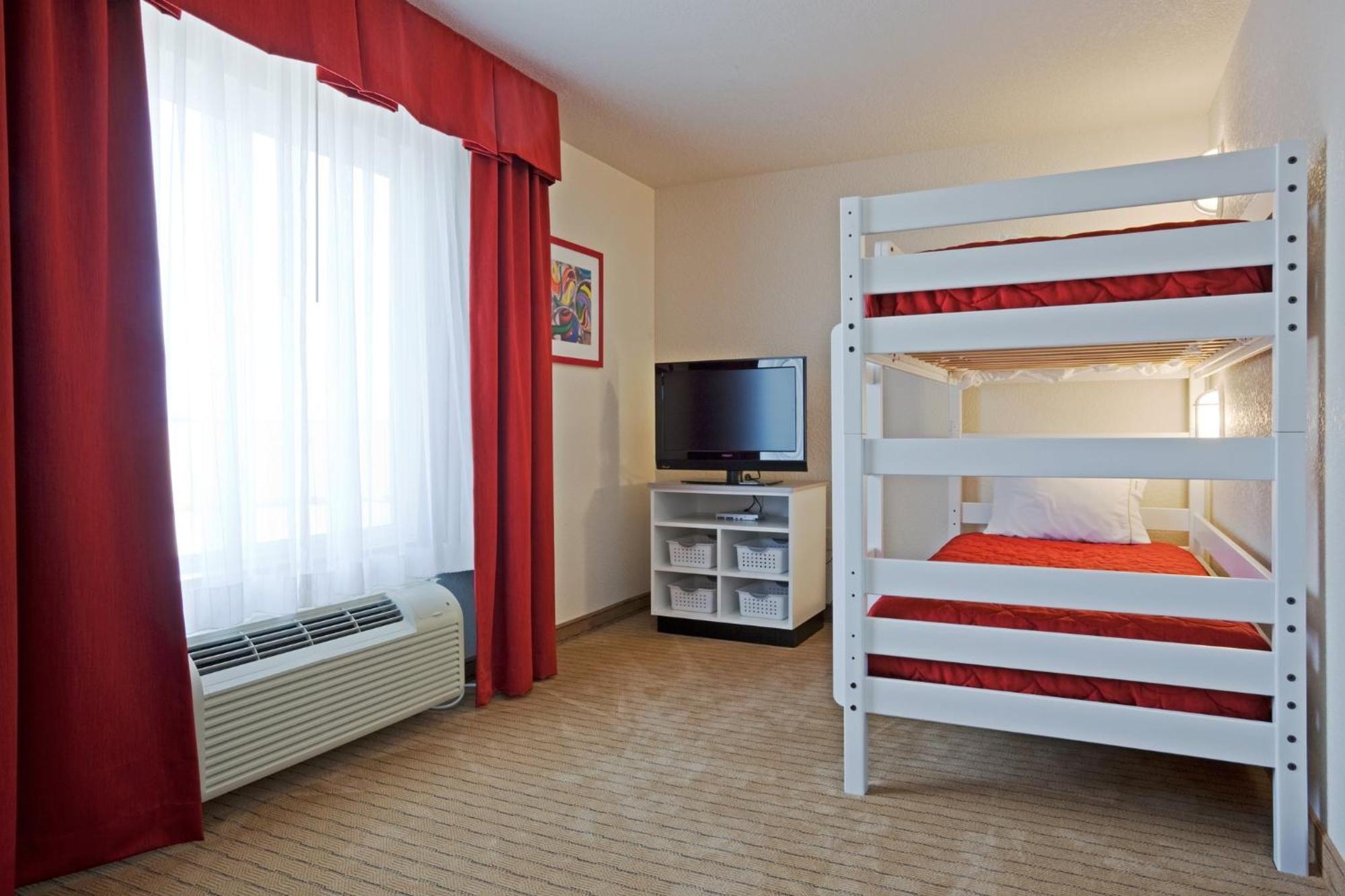Holiday Inn Express Hotel & Suites Antigo By Ihg Exteriör bild