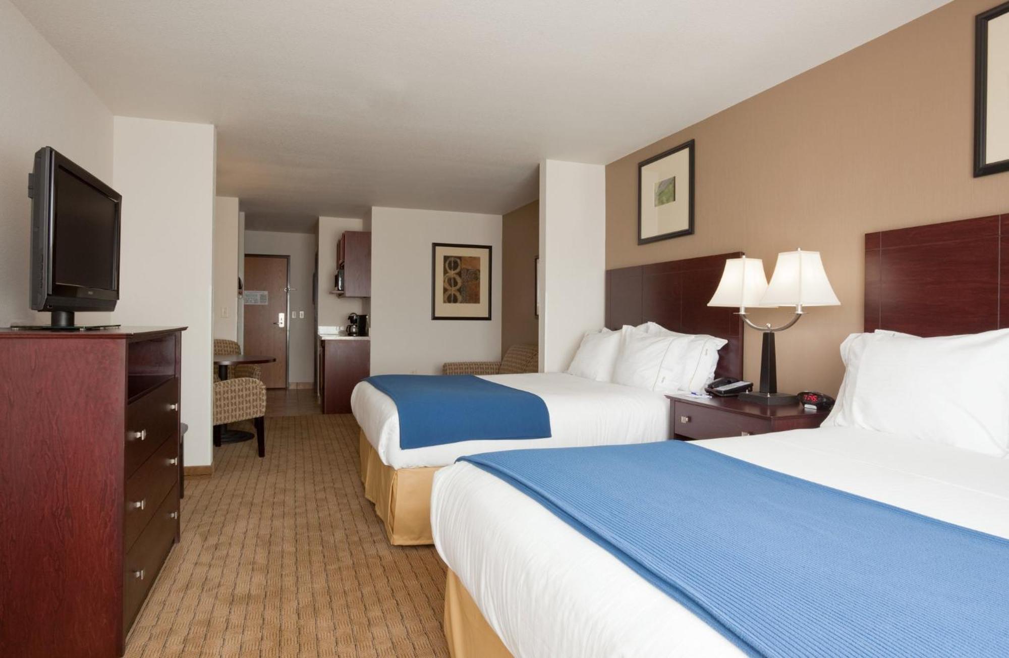 Holiday Inn Express Hotel & Suites Antigo By Ihg Exteriör bild