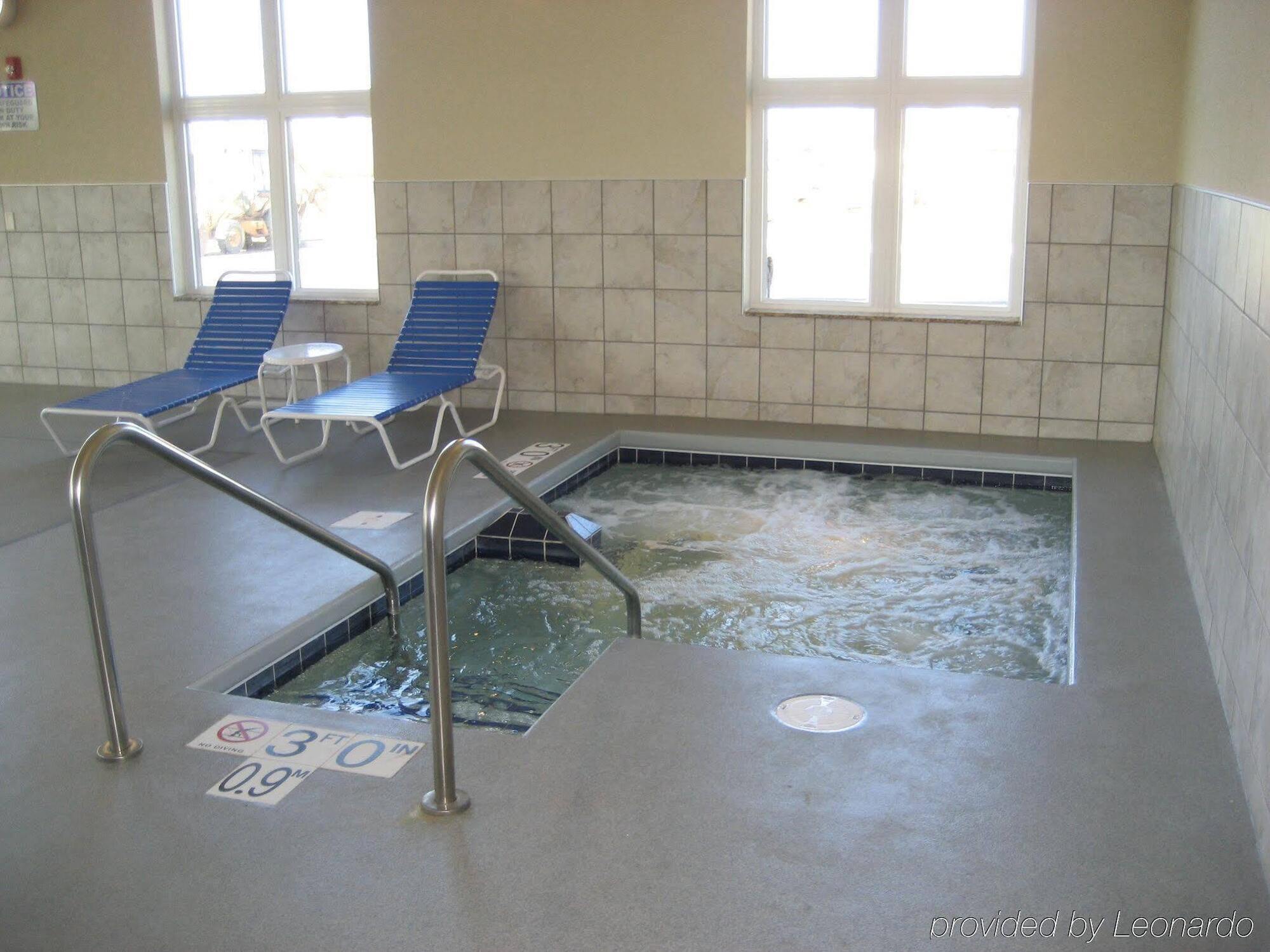 Holiday Inn Express Hotel & Suites Antigo By Ihg Exteriör bild