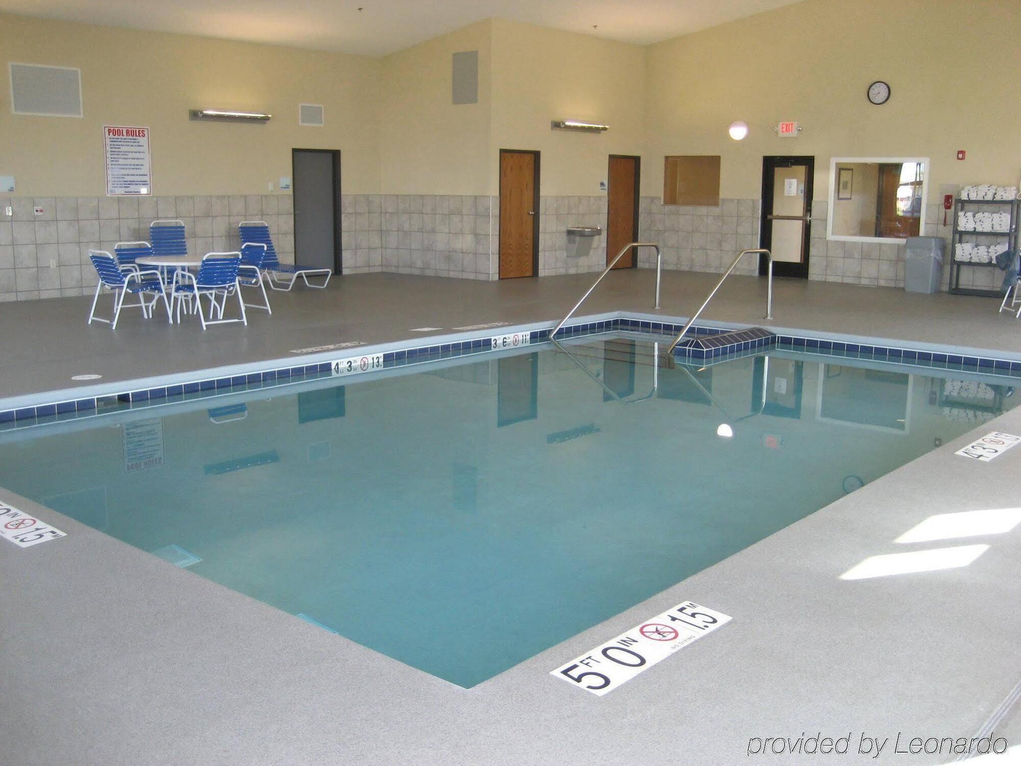 Holiday Inn Express Hotel & Suites Antigo By Ihg Exteriör bild